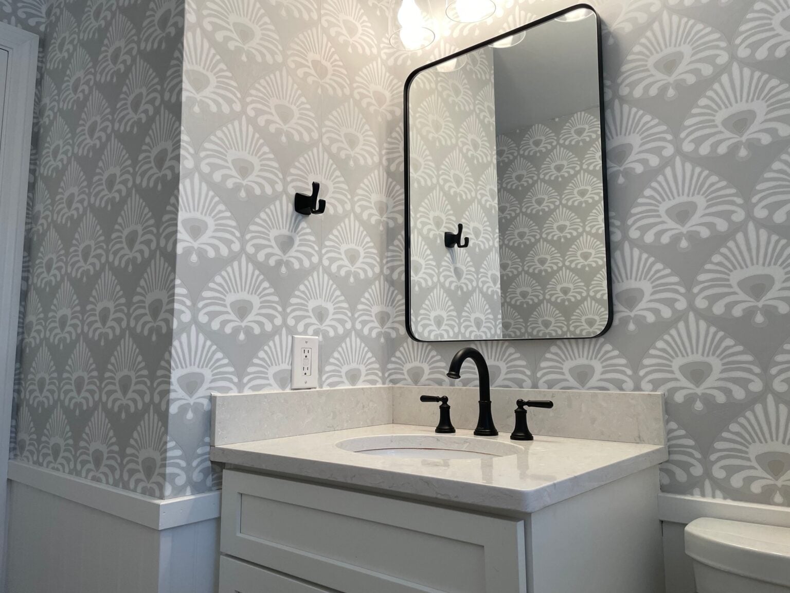 47 Gorgeous Peel and Stick Wallpaper Ideas for a Small Bathroom - Just ...