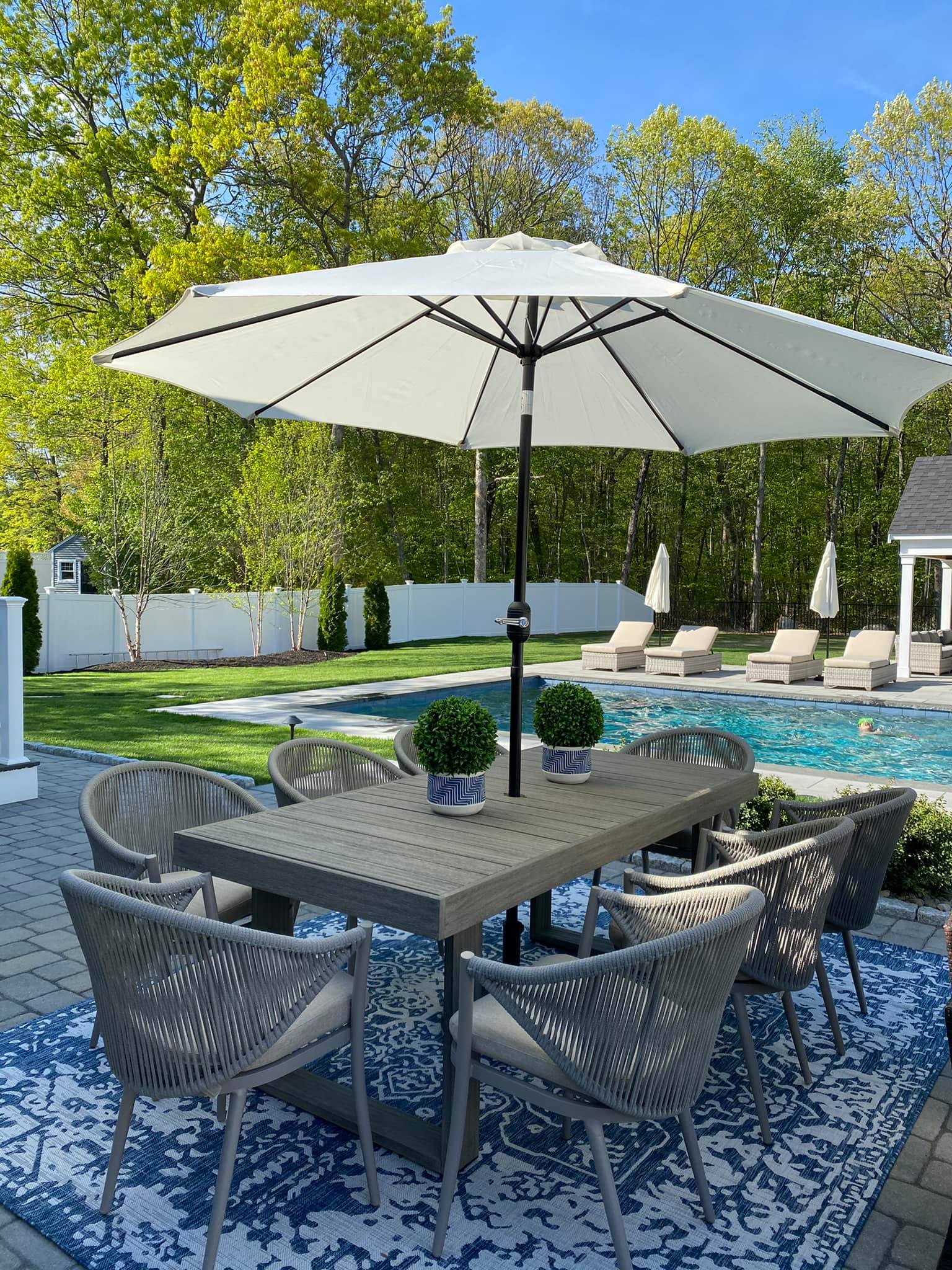 18 Luxurious Pool Patio Decorating Ideas to Create a Backyard Oasis ...