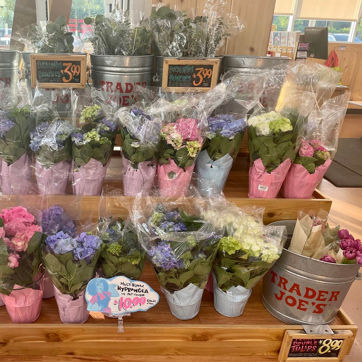 The Ultimate Guide to Making Inexpensive Bouquets with Trader Joe's ...