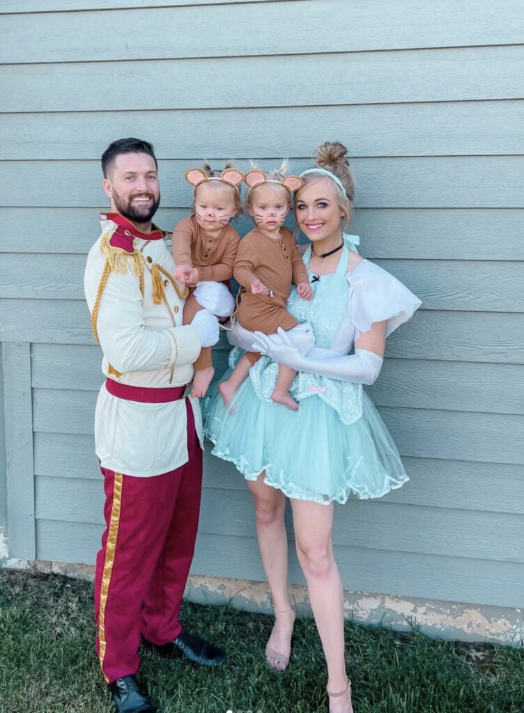 cute twin dress up ideas 40+ Perfect Twin Halloween Costume Ideas So Cute It's Scary!